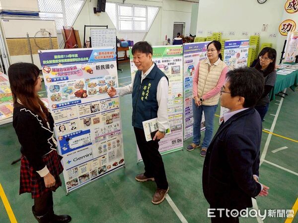 ▲台南市教育局30日在官田國小舉辦飲食營養教育教案徵選分享暨表揚大會,展現各校創意食育成果。(記者林東良翻攝,下同)