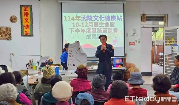 ▲台東關山警走入武陵文健站宣講防詐與交安。(圖/記者楊晨東翻攝)