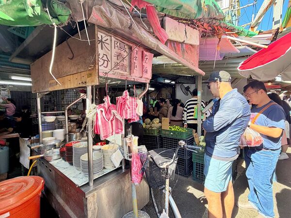 ▲▼阿婆乾麵餛飩湯。(圖/部落客VIVIYU小世界授權提供)