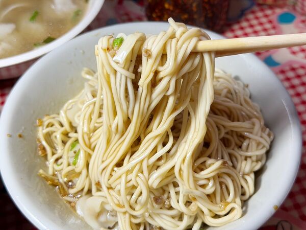 ▲▼阿婆乾麵餛飩湯。(圖/部落客VIVIYU小世界授權提供)