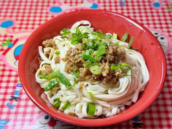 ▲▼阿婆乾麵餛飩湯。(圖/部落客VIVIYU小世界授權提供)