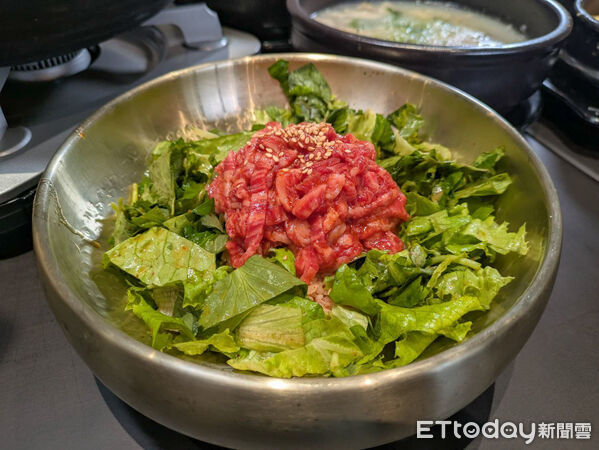 ▲築間引進韓國名店「中央韓鍋酒舍」。(圖/記者黃士原攝)