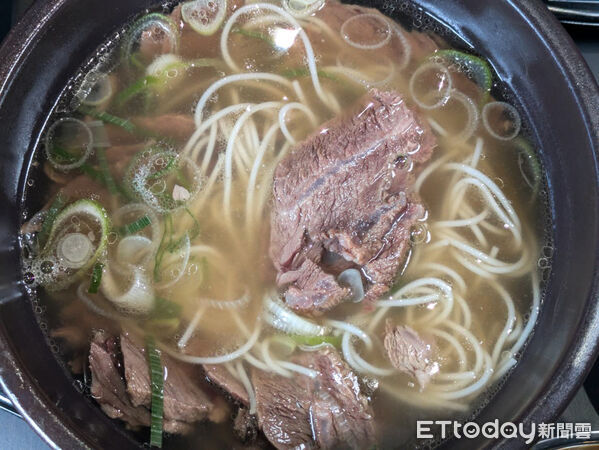 ▲築間引進韓國名店「中央韓鍋酒舍」。(圖/記者黃士原攝)