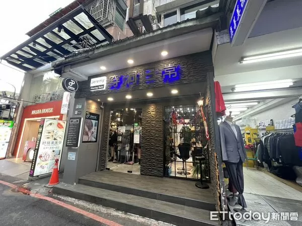 ▲資深藝人曹西平生前與乾兒子Jeremy開設飾品店「Jerem穿洞日常」 。(圖/記者項瀚攝)