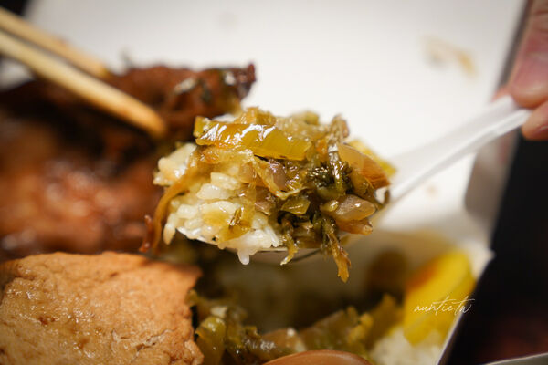 ▲▼圓光排肉餐盒。(圖/部落客水晶安蹄不務正業過生活授權提供)