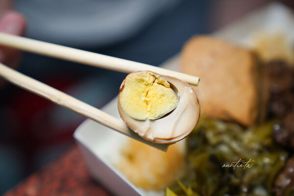 ▲▼圓光排肉餐盒。(圖/部落客水晶安蹄不務正業過生活授權提供)