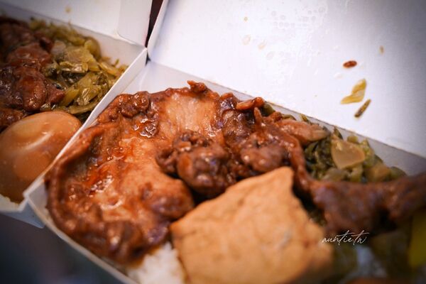 ▲▼圓光排肉餐盒。(圖/部落客水晶安蹄不務正業過生活授權提供)