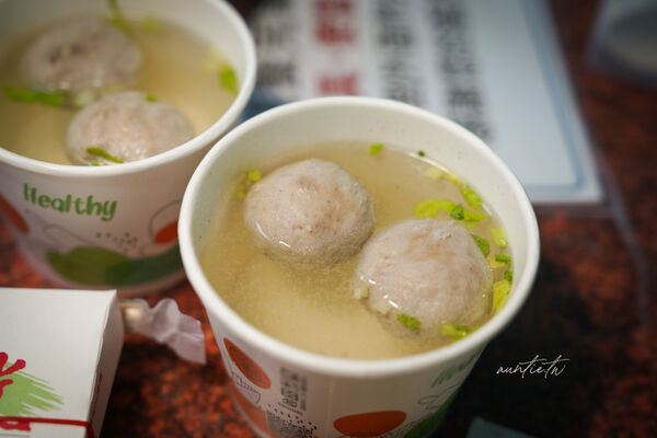 ▲▼圓光排肉餐盒。(圖/部落客水晶安蹄不務正業過生活授權提供)