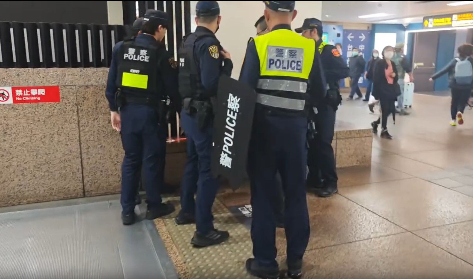 ▲北車驚傳騷動(圖/Threads網友soulmagicpower提供)