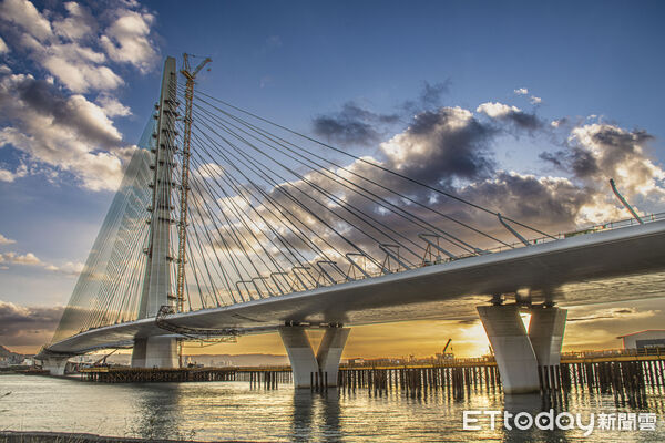 ▲▼淡江大橋。(圖/公路局提供)