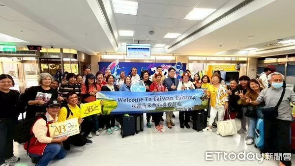 ▲馬來西亞包機首航台東。(圖/記者楊晨東翻攝)