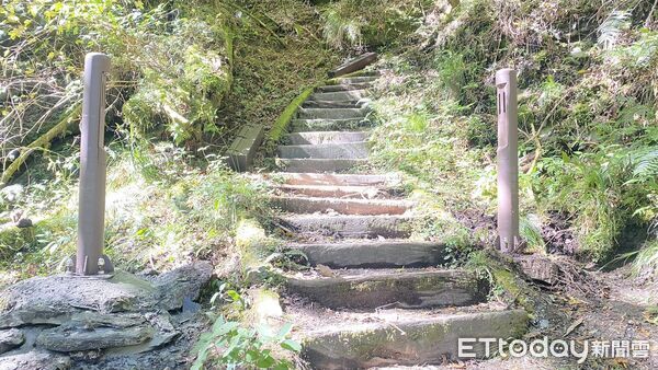 ▲庫哈諾辛山登山口設置完成「雙向人員流量計數器」現況。(圖/玉山國家公園管理處提供)