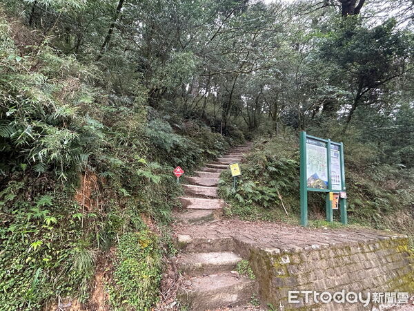 ▲南橫三山出入口設置「雙向人員流量計數器」。(圖/玉山國家公園管理處提供,下同)
