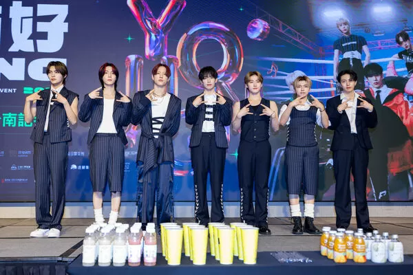 ▲▼直擊/ALL(H)OURS唱跨年熱爆!無袖現台南 隊長笑喊:下飛機就脫了。(圖/COME ON JKSSP提供)