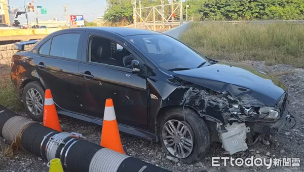 ▲▼槍砲男拒捕開車衝撞,員警開40多槍逮人。(圖/民眾提供)