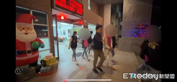 ▲▼女子網路約「幣商」面交 2男夥少女搶走18萬。(圖/記者陳崑福翻攝)