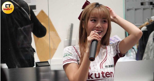 雙棲女神戀愛中1/樂天女孩黃禹菡牽CEO男友甜蜜接吻 開雙B豪車共返愛巢