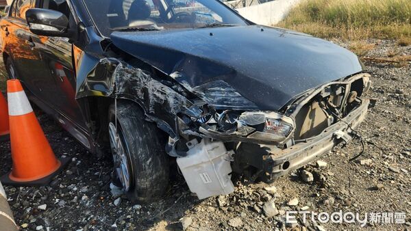 ▲東港警方開槍逮獲李嫌。(圖/記者陳崑福翻攝)