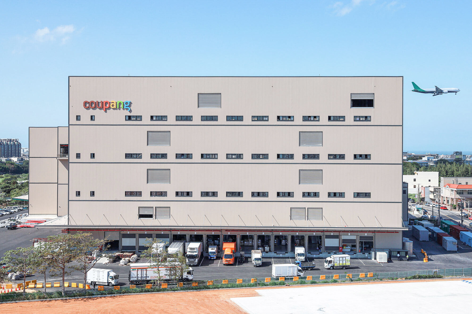 ▲▼電商平台「酷澎」位於台灣桃園的物流中心。(圖/翻攝自臉書)