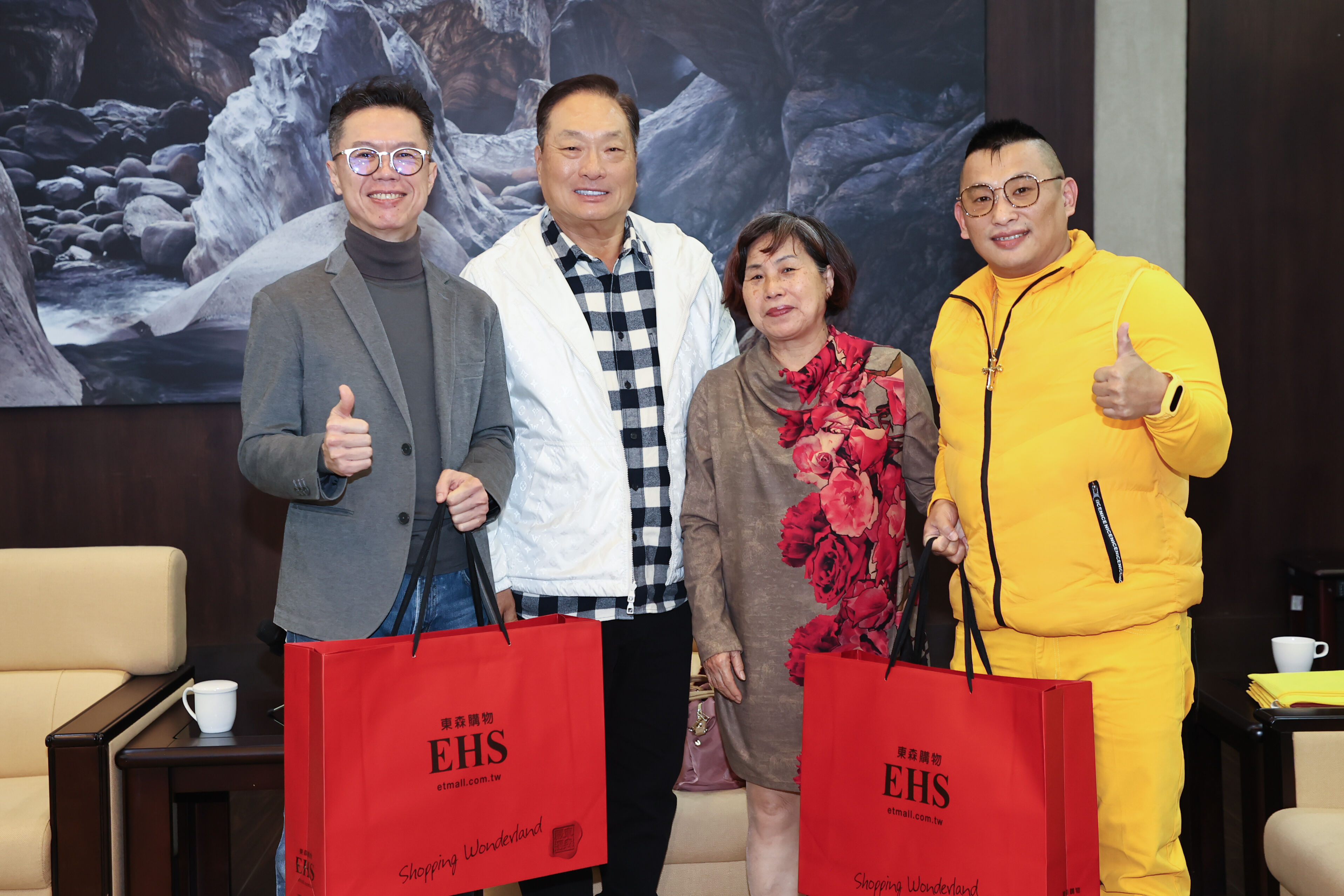 ▲▼ 總裁接見更生人阿凱及媽媽 。(圖/記者徐文彬攝)