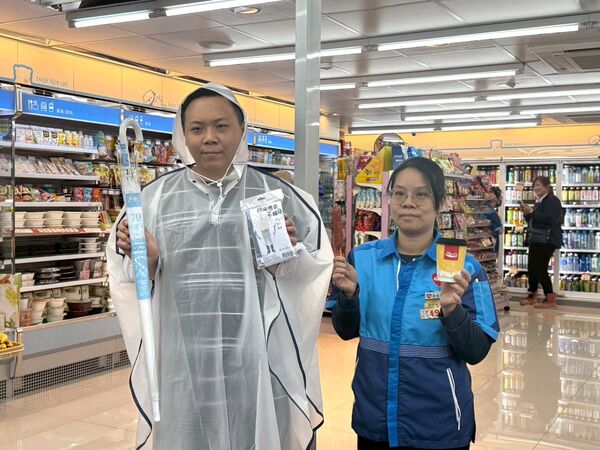 ▲▼超商拉高門市人力及備貨量,萊爾富還實行拆門等措施,備戰跨年夜。(圖/業者提供)