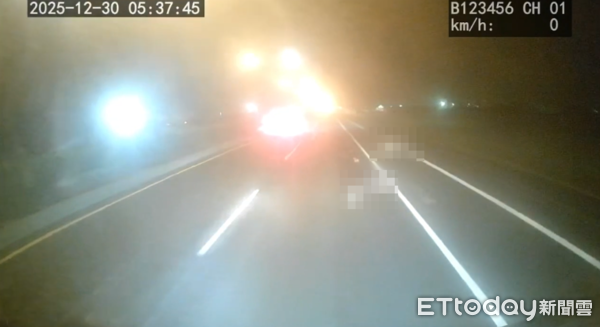 ▲▼雲林2死車禍,死者遺體被輾成肉泥,甘蔗車第一視角畫面曝光。(圖/記者游瓊華翻攝)
