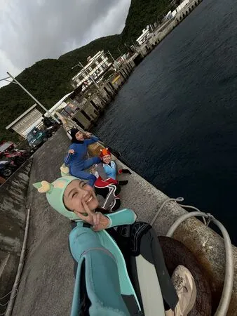 ▲錦雯與張家瑋、程雅晨到綠島跨年。(圖/民視提供)