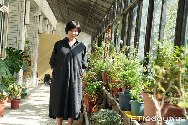 ▲嘉南藥理大學藥學系助理教授高毓瑩以手機顯微鏡融入教學,榮獲教育部113年度教學實踐研究計畫績優肯定。(記者林東良翻攝,下同)