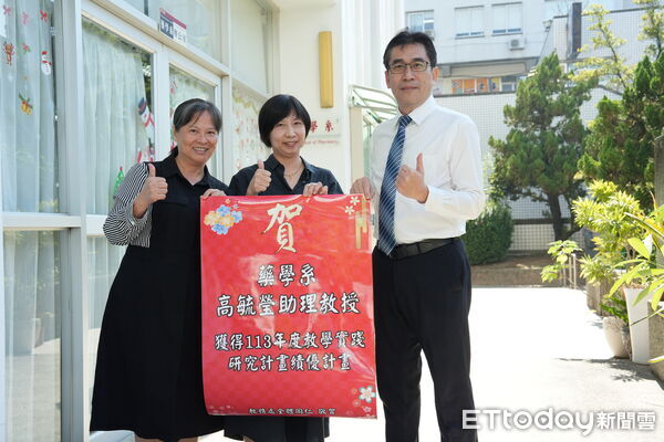 ▲嘉南藥理大學藥學系助理教授高毓瑩以手機顯微鏡融入教學,榮獲教育部113年度教學實踐研究計畫績優肯定。(記者林東良翻攝,下同)