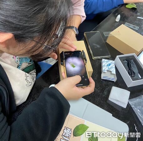 ▲嘉南藥理大學藥學系助理教授高毓瑩以手機顯微鏡融入教學,榮獲教育部113年度教學實踐研究計畫績優肯定。(記者林東良翻攝,下同)