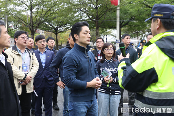 ▲台北市長蔣萬安視察跨年周邊維安。(圖/記者林敬旻攝)