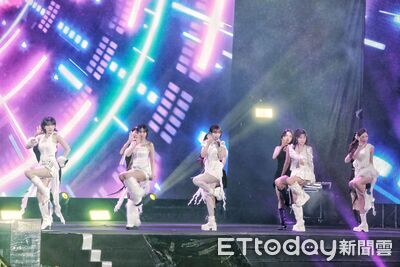 Kara睽違12年登台！跨年嗨唱經典舞曲「開MIC飆高音」　現場擠爆20萬人