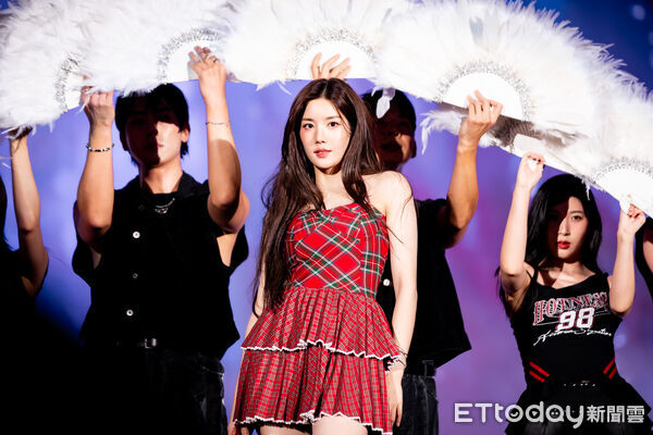 ▲「水彈女王」權恩妃首度在台跨年。(圖/記者許宥孺翻攝)