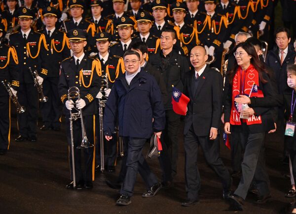 ▲▼賴清德、蕭美琴、鄭麗文、韓國瑜出席總統府前升旗典禮。(圖/台北市攝影記者聯誼會提供)