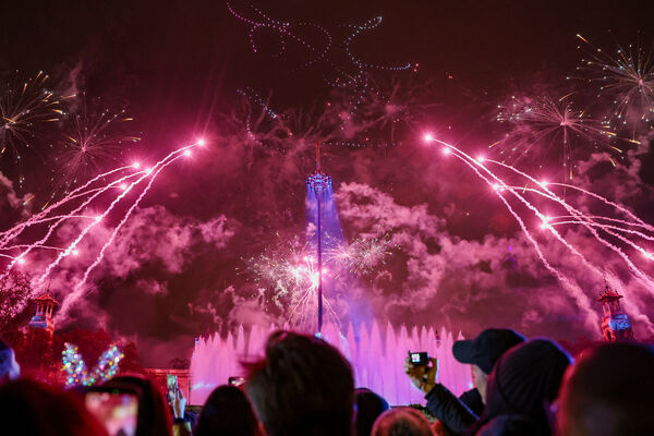 ▲▼ 各國跨年煙火迎接2026。西班牙巴塞隆納(圖/路透)
