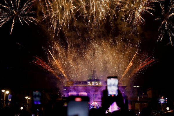 ▲▼ 各國跨年煙火迎接2026。德國柏林(圖/路透)