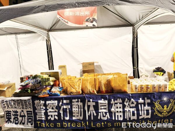 ▲東港警方大鵬灣跨年晚會執勤。(圖/記者陳崑福翻攝)