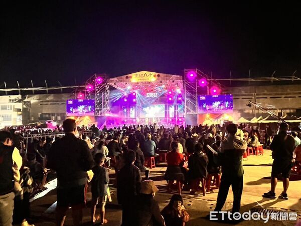 ▲東港警方大鵬灣跨年晚會執勤。(圖/記者陳崑福翻攝)