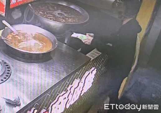 ▲連鎖麻油雞店10間門市遭人潑灑不明粉末,警方逮捕3名男子深入追查中。(圖/記者陸運陞翻攝)