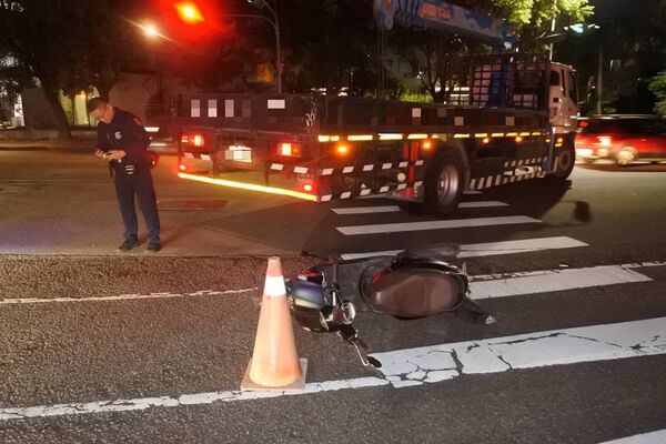 ▲▼又是內輪差惹禍!機車3貼遭死劫,2孫叫不醒阿嬤 。(圖/民眾提供,下同)