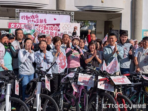 ▲▲立委陳亭妃1日自永華市政中心啟動鐵馬行動,展開11天騎遍台南37區行程。(記者林東良翻攝,下同)