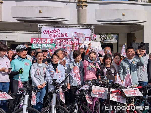 ▲▲立委陳亭妃1日自永華市政中心啟動鐵馬行動,展開11天騎遍台南37區行程。(記者林東良翻攝,下同)