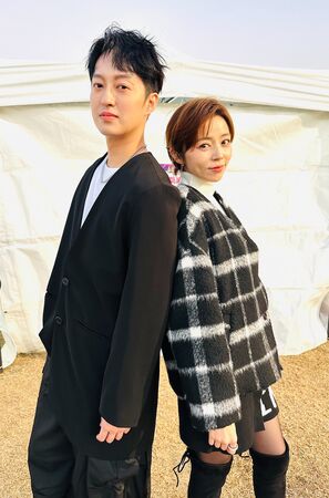 ▲王瞳所屬的「霸氣樂團」到雲林參加跨年晚會。(圖/民視提供)