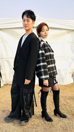 ▲王瞳所屬的「霸氣樂團」到雲林參加跨年晚會。(圖/民視提供)