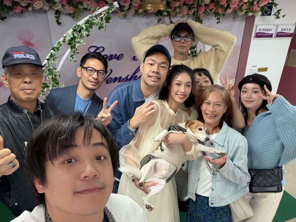 ▲▼劉樸和陳大天登記結婚,媒人阿Ken擔任結婚證人。(圖/伊林娛樂提供)