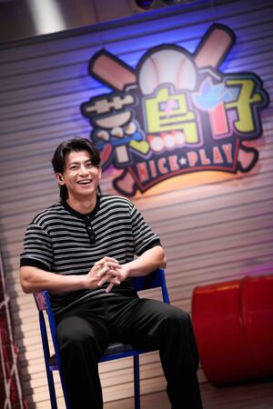 ▲▼ 黃鐙輝(右)向陳傑憲、吳念庭拜師學藝,左為若潼。(圖/公視台語台提供)