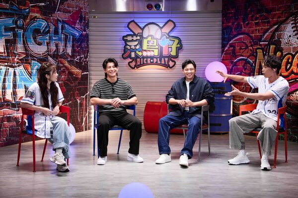 ▲▼黃鐙輝(右)向陳傑憲、吳念庭拜師學藝,左為若潼。(圖/公視台語台提供)