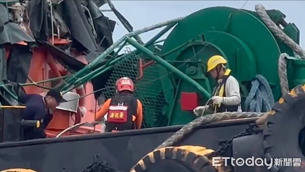 ▲▼海巡會同警消出動1艇、18車、39人投入現場應變。(圖/花蓮岸巡提供,下同)