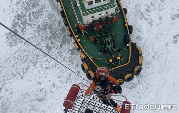 ▲▼海巡會同警消出動1艇、18車、39人投入現場應變。(圖/花蓮岸巡提供,下同)