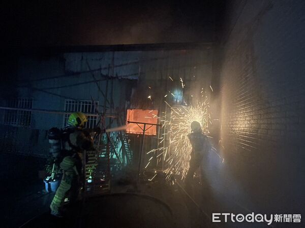 ▲大社區文化路鐵皮屋火警,釀成一死一傷,夫妻天人永隔 。(圖/記者吳奕靖翻攝)